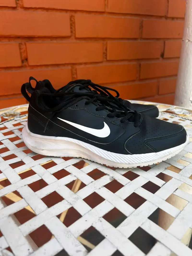 Zapatillas negras deportivas - 2