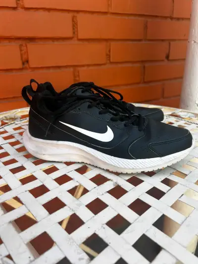 Zapatillas negras deportivas - miniatura 2