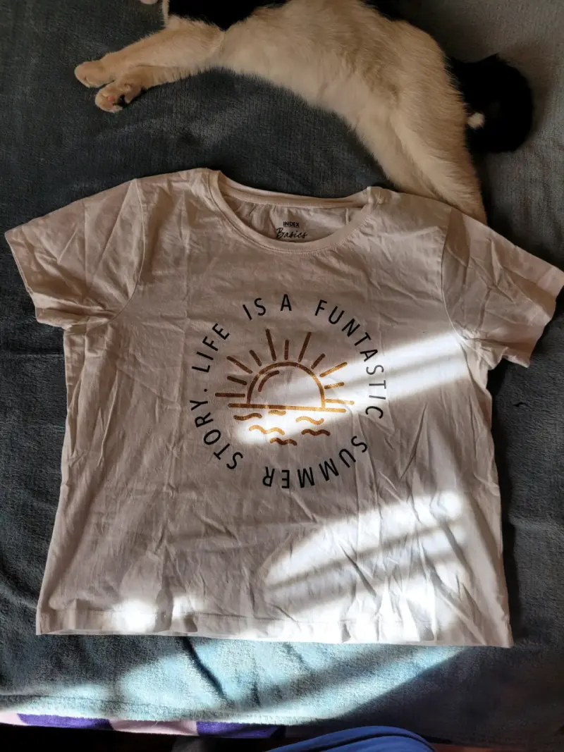 Polera blanca estampada