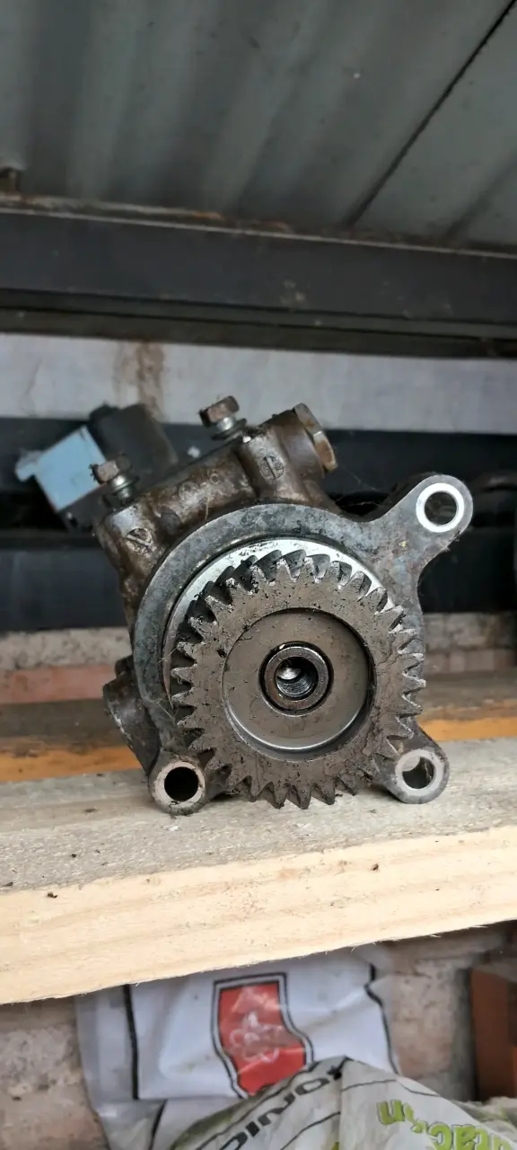 Bomba de aceite usada