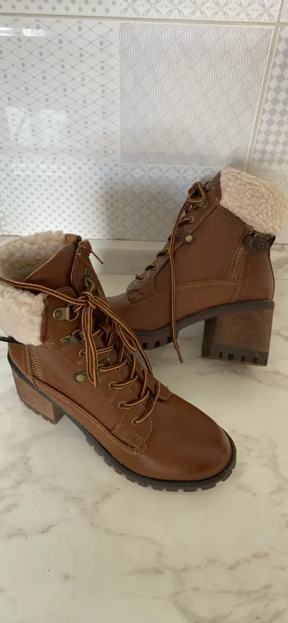 Botas de cuero marrón con tacón