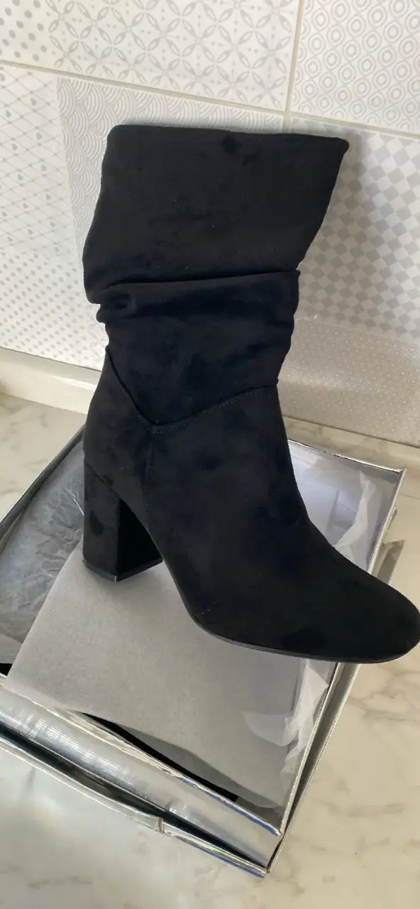Botines negros de gamuza