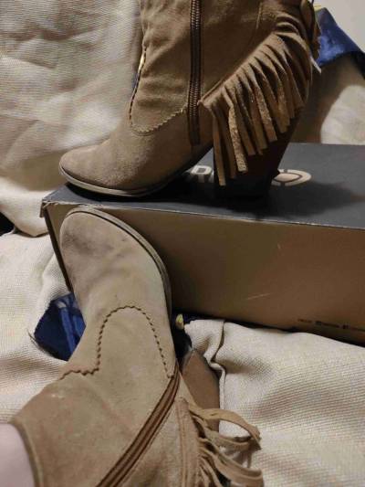 Botines de gamuza beige con flecos - miniatura 2
