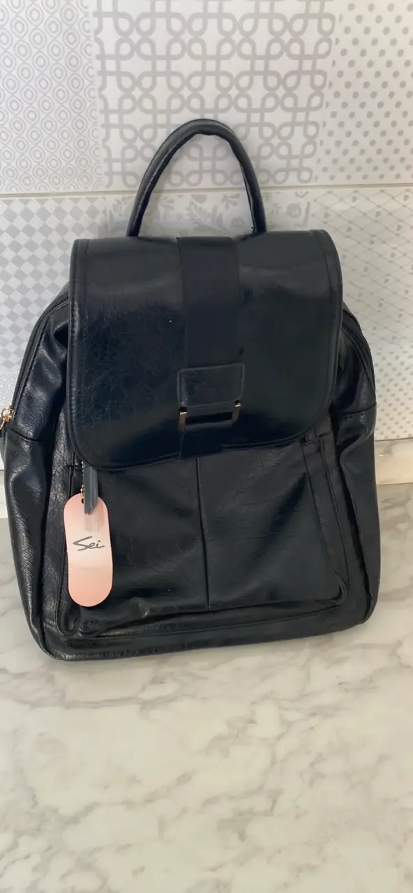 Mochila de cuero negra nueva