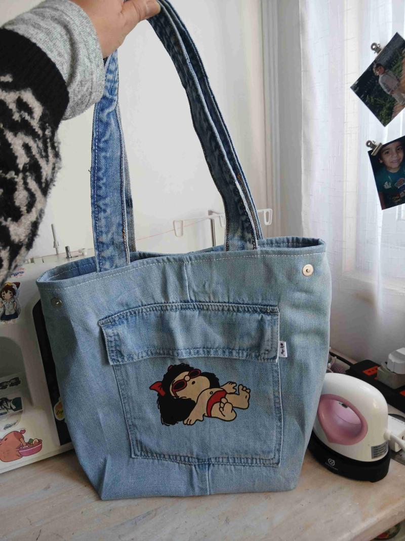 Bolso de mezclilla con diseño