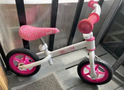 Bicicleta sin pedales EVO rosa - miniatura 2