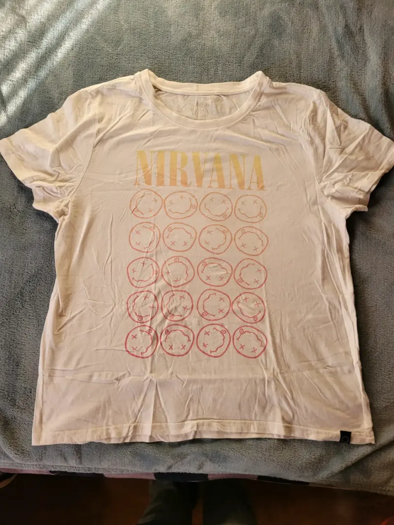 Polera blanca Nirvana estampada
