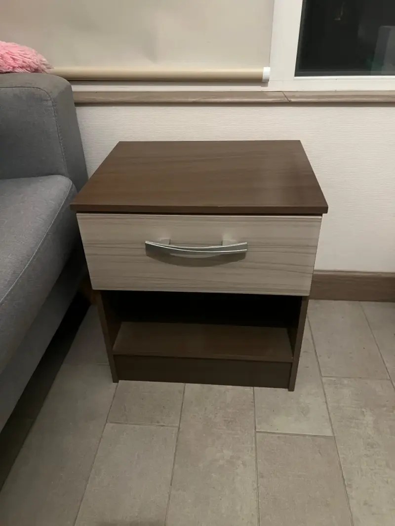 Velador de madera con cajón