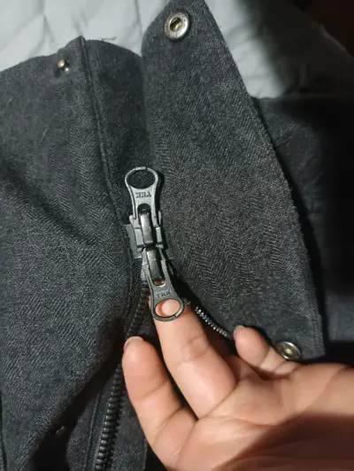 Parka gris oscuro con capucha - miniatura 4