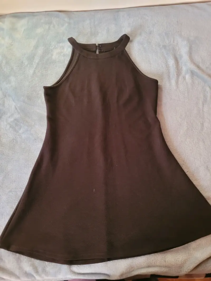 Vestido negro sin mangas