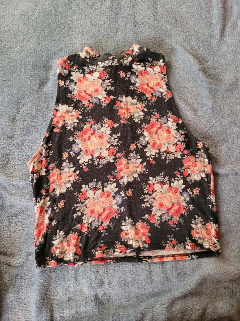Polera sin mangas flores