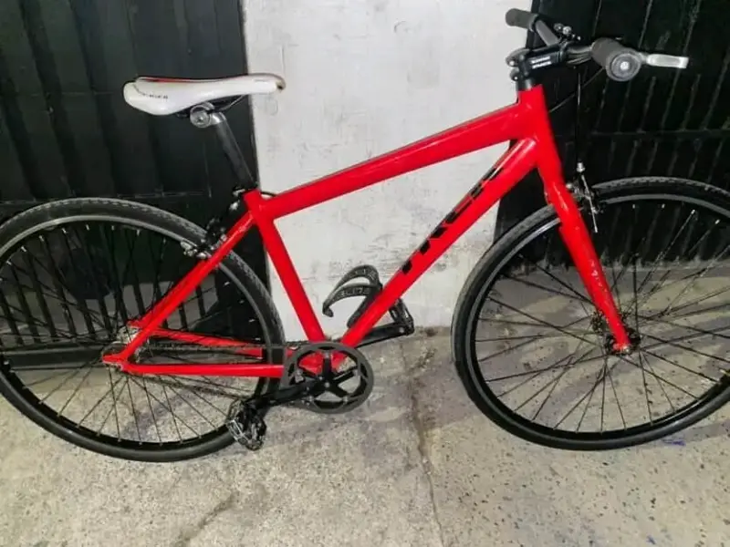 Bicicleta de carretera roja