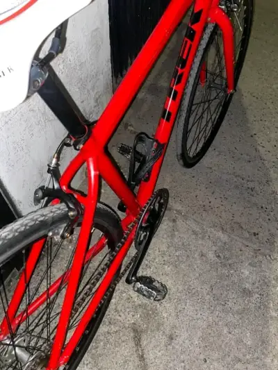 Bicicleta de carretera roja - miniatura 2