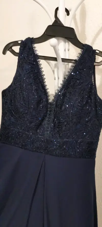 Vestido azul con encaje brillante - miniatura 4