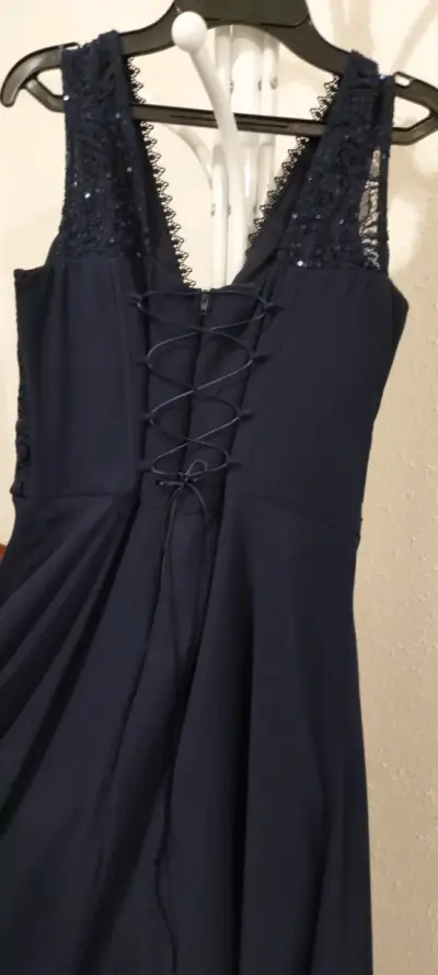 Vestido azul con encaje brillante - miniatura 5