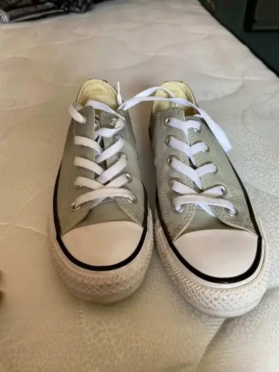 Zapatillas Converse bajas blancas y grises - miniatura 1