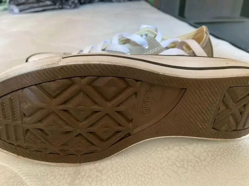 Zapatillas Converse bajas blancas y grises - 2