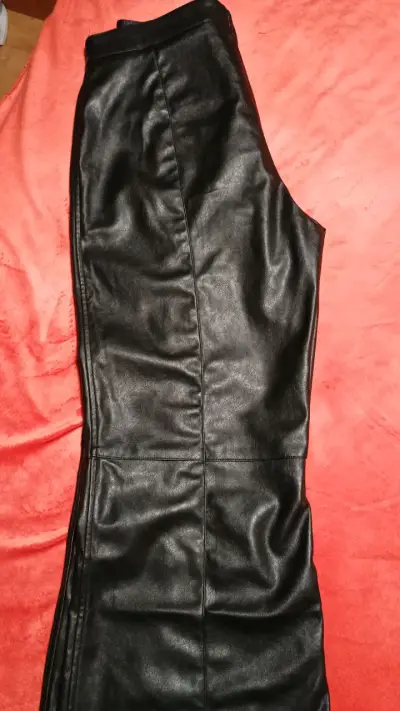 Pantalón negro de cuero sintético y otros - miniatura 1
