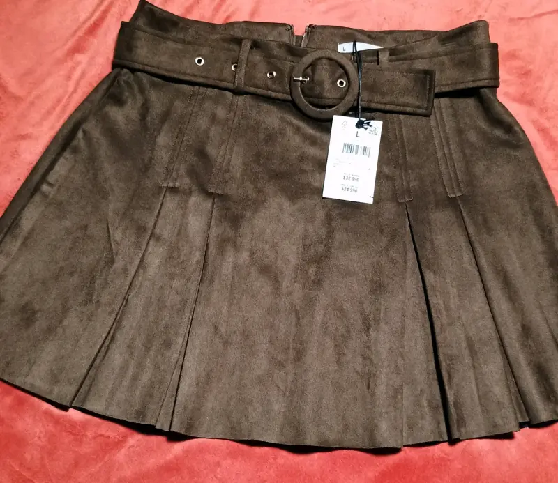 Pantalón negro de cuero sintético y otros - 2