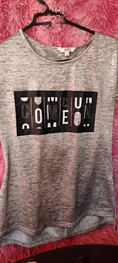 Polera gris con texto ash - miniatura 1