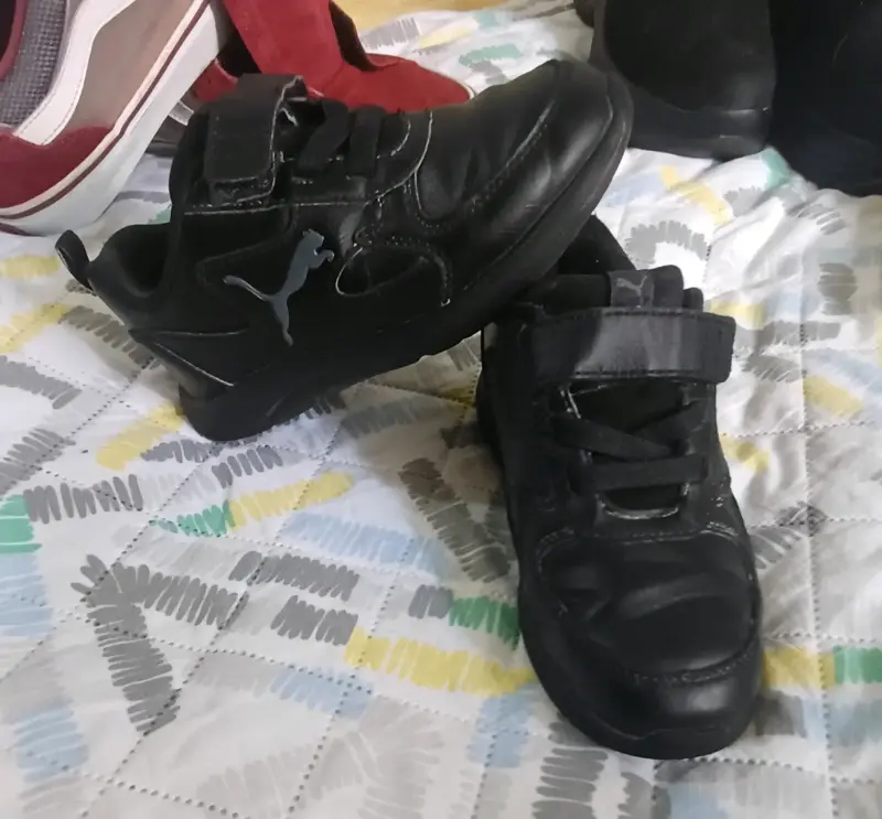 Zapatillas negras infantiles