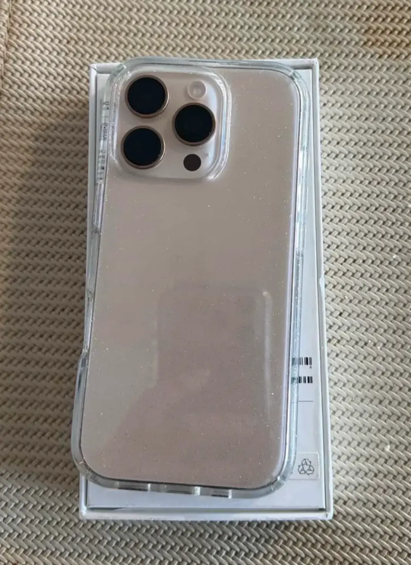 iPhone 16 Pro Dorado - 2