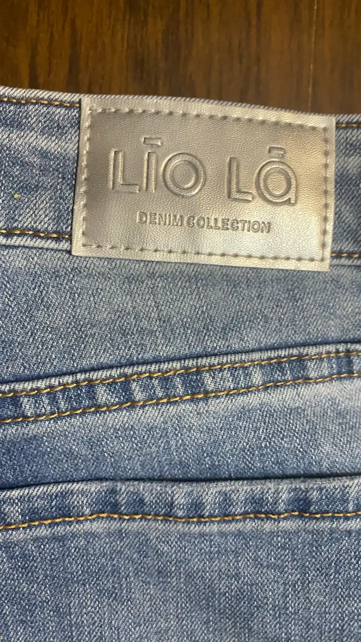 Jeans celestes con deshilachado - 2