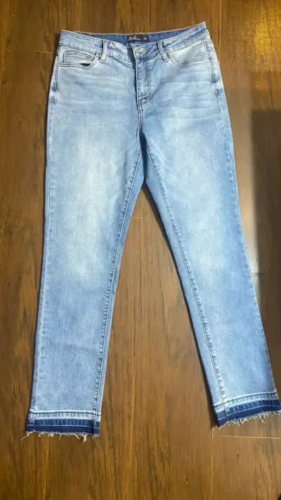 Jeans celestes con deshilachado - miniatura 5