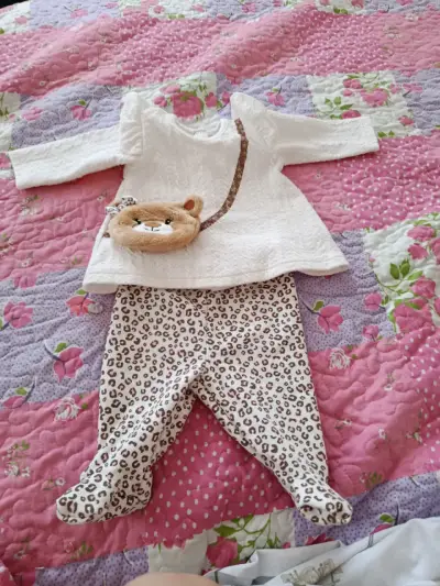 Vestido bebé floral con chaleco - miniatura 4