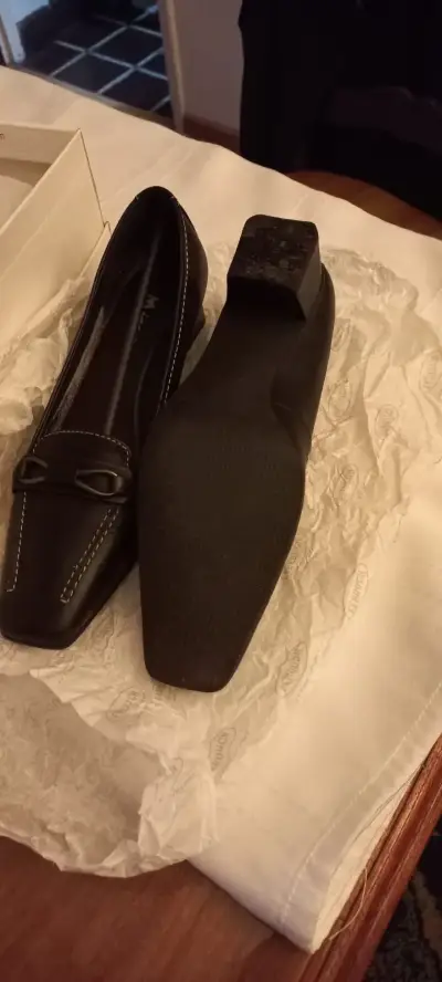 Zapatos negros de tacón bajo - miniatura 1
