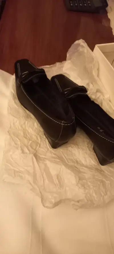 Zapatos negros de tacón bajo - miniatura 3