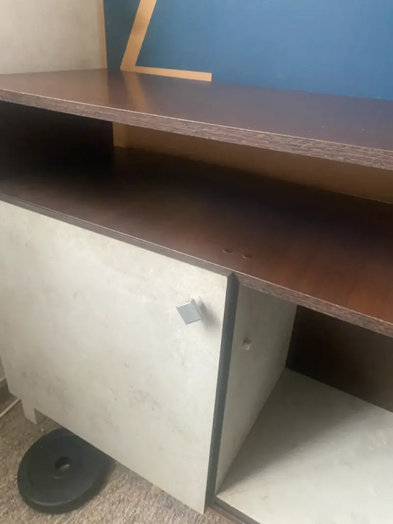 Mueble de almacenamiento marrón