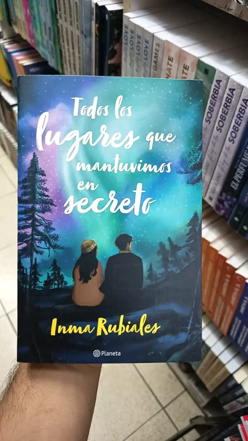 Libro 'Todos los lugares que mantuvimos en secreto'