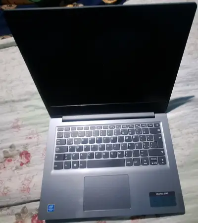 Laptop Lenovo IdeaPad S145 - miniatura 1