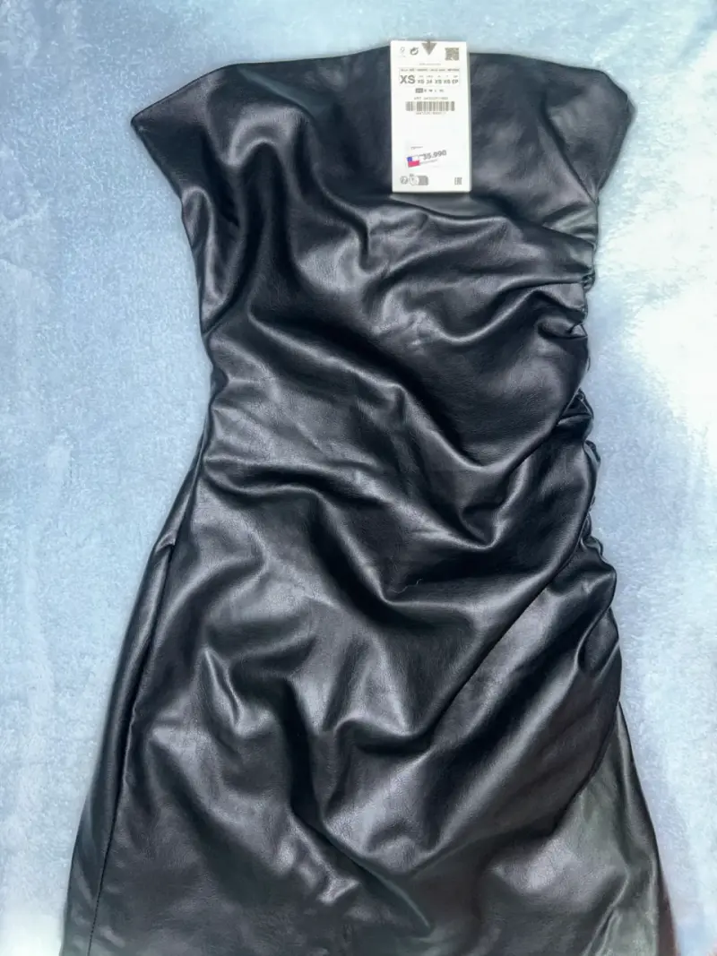 Vestido negro corto elegante Zara