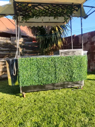 Carro de comida con frigobar - miniatura 3