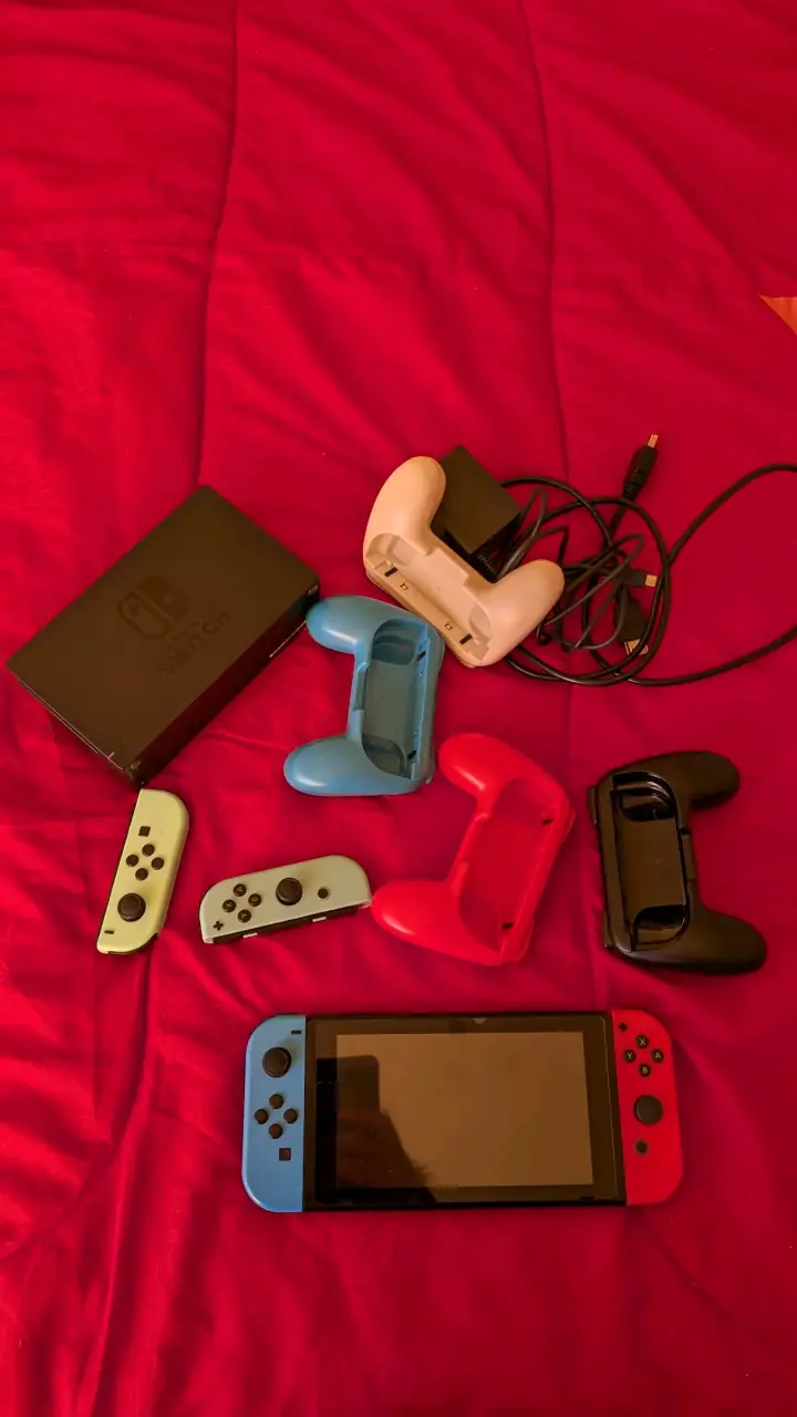 Nintendo Switch con accesorios - 4