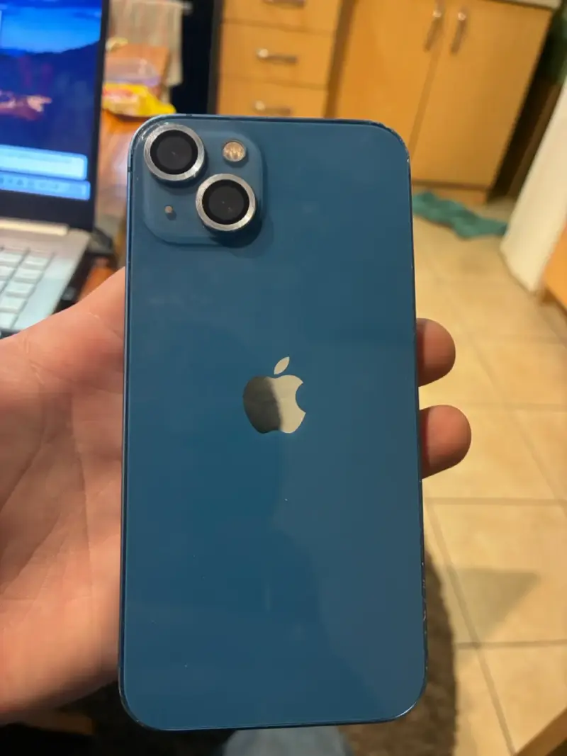 Smartphone azul con cámara dual