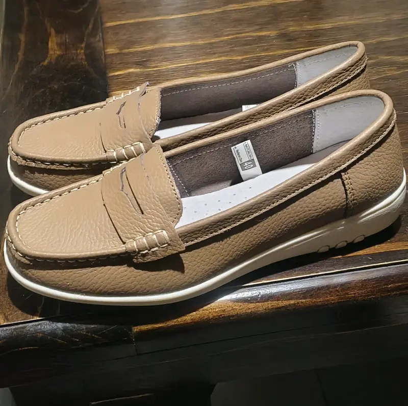 Mocasines de cuero beige