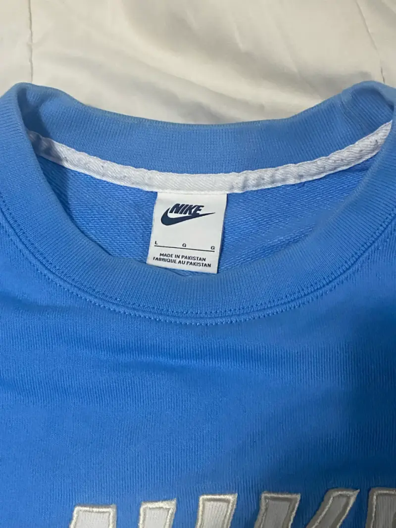 Polerón Nike azul con logo rojo - 2