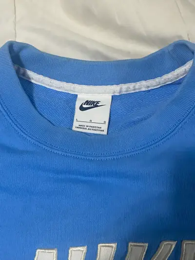 Polerón Nike azul con logo rojo - miniatura 2