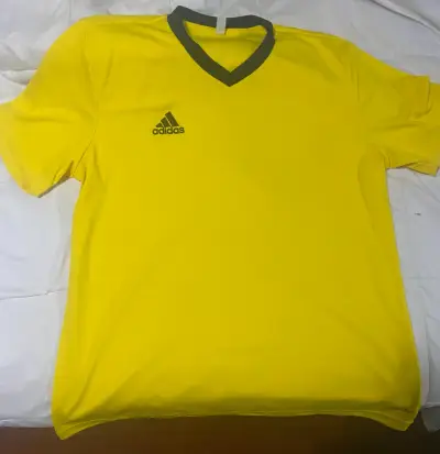 Polera amarilla Adidas deportiva - miniatura 1