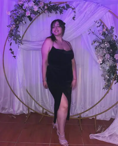 Vestido de terciopelo negro - miniatura 2