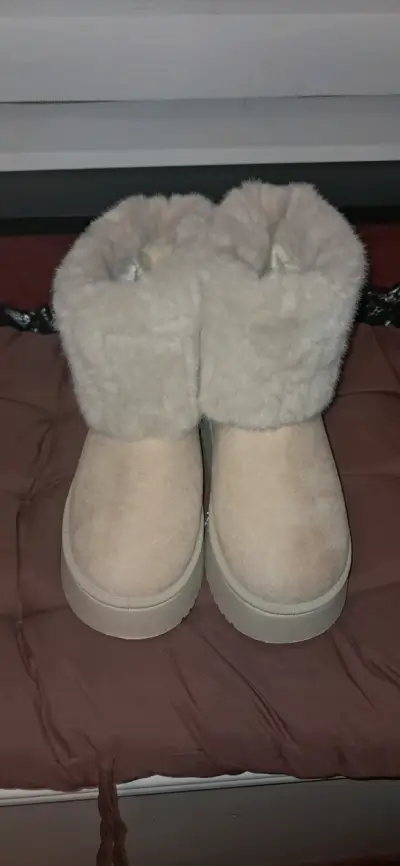 Botas de invierno peludas beige - miniatura 1