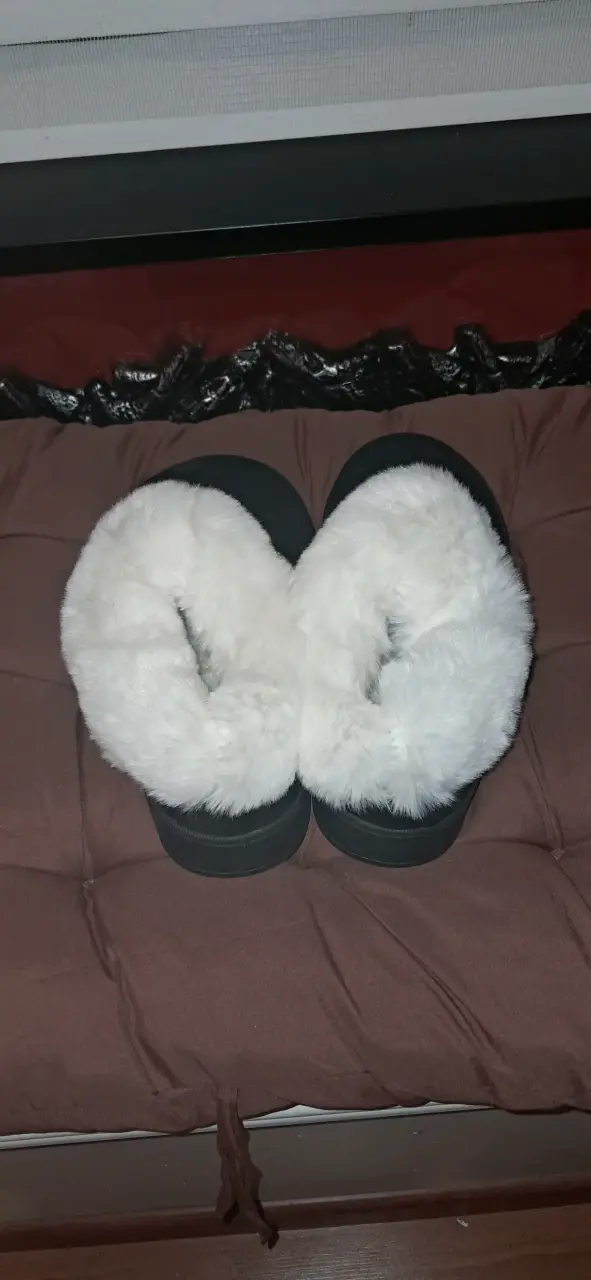 Pantuflas/botines negras con forro blanco - 3