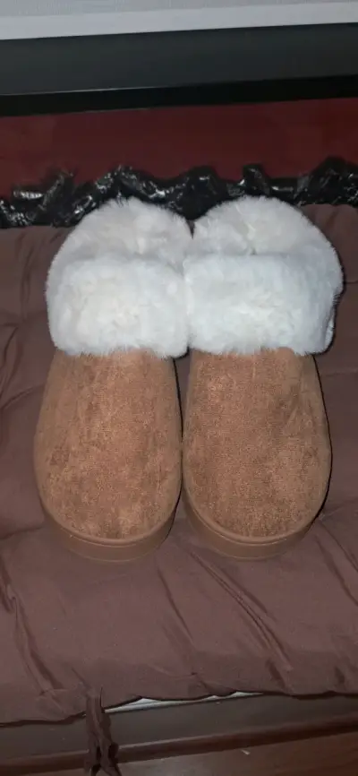 Pantuflas/botines marrones con forro blanco - miniatura 1