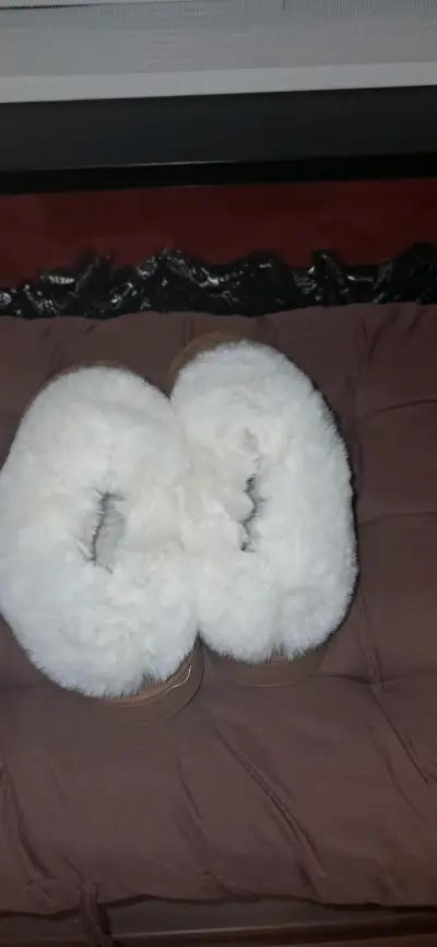 Pantuflas/botines marrones con forro blanco - miniatura 3