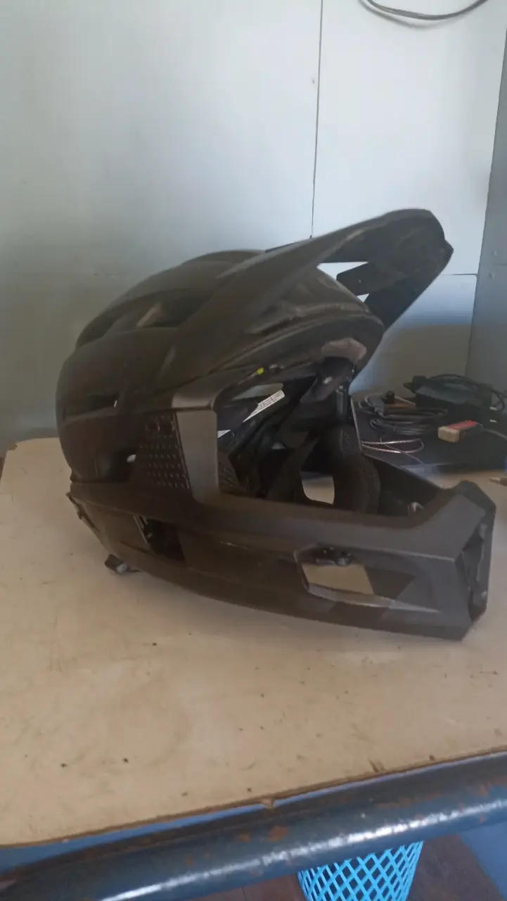 Casco bell superair MIPS desmontable