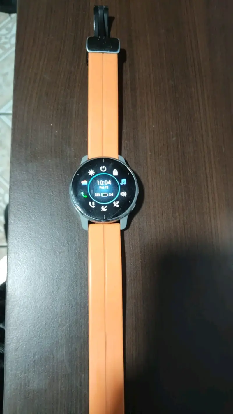 Smartwatch con correa naranja - 3
