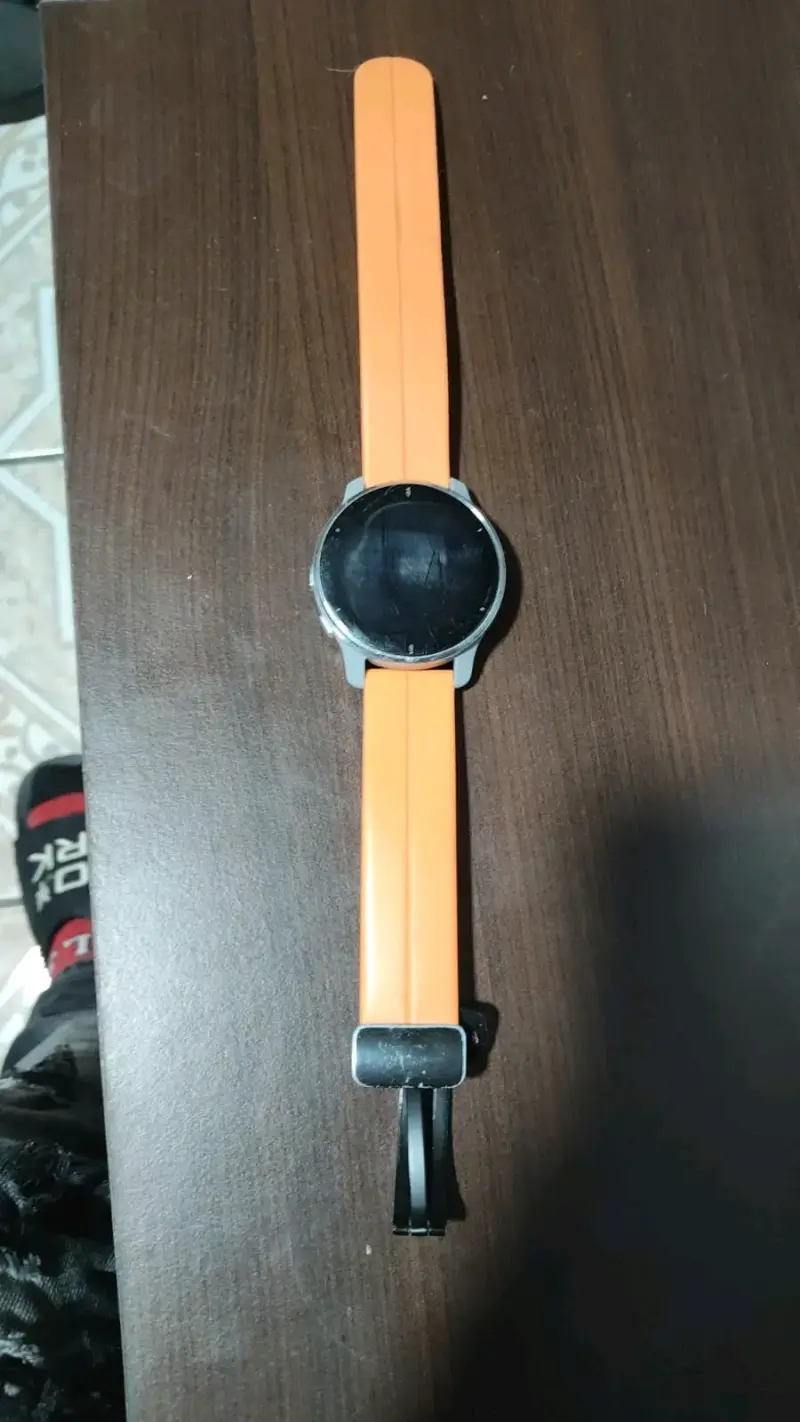 Smartwatch con correa naranja - 4